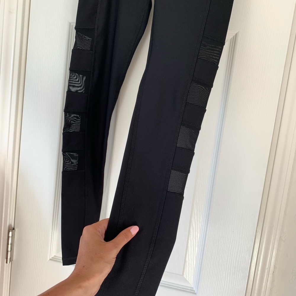 💥BOGO💥 Women’s black Yoga pants. Size XS Perfect condition - Picture 3 of 8